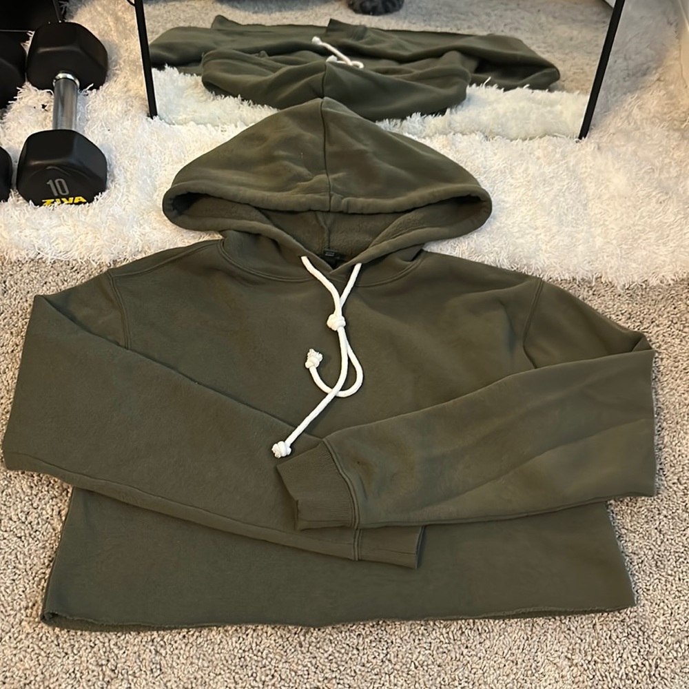 Like New crop hoodie.